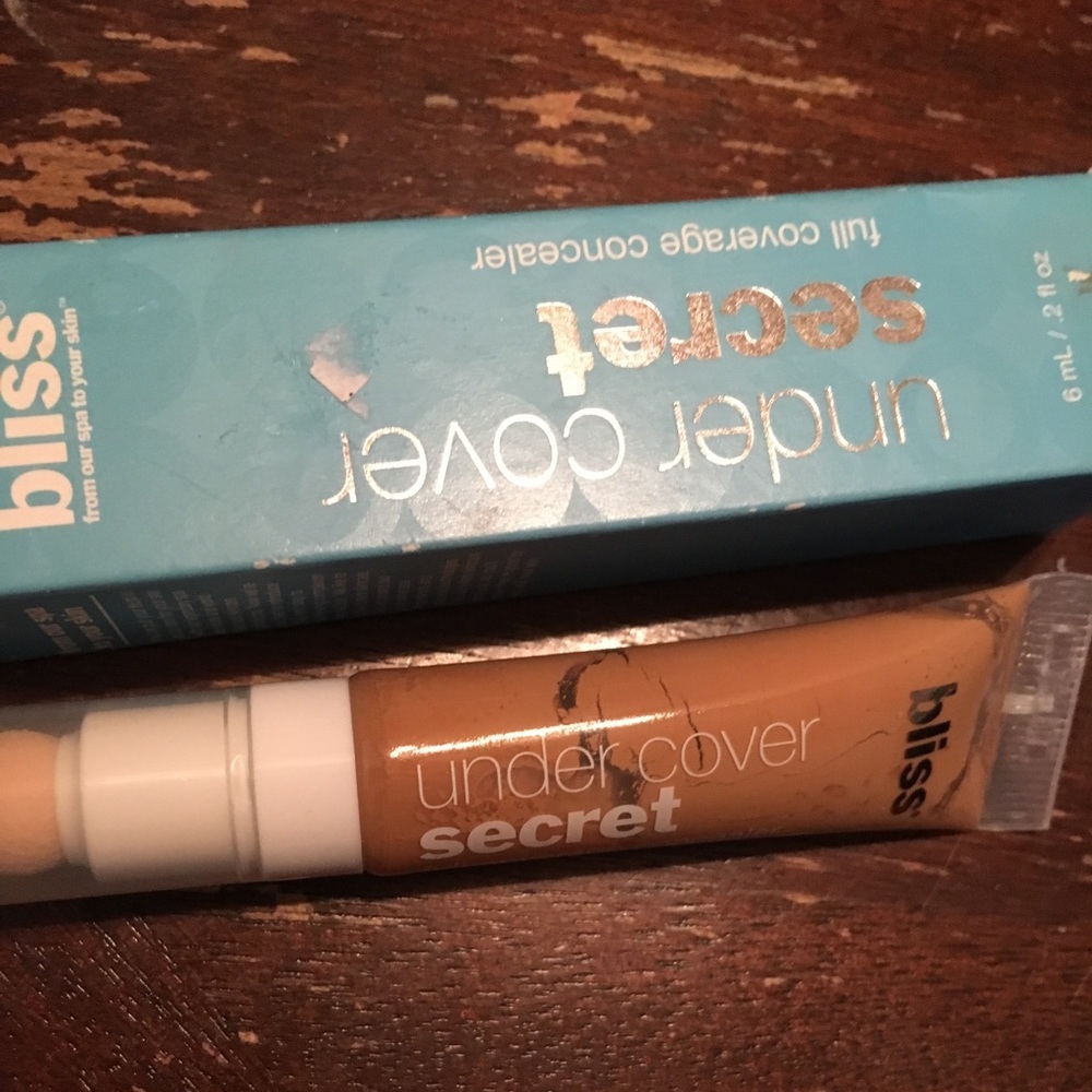 Bliss full coverage concealer Almond new full size